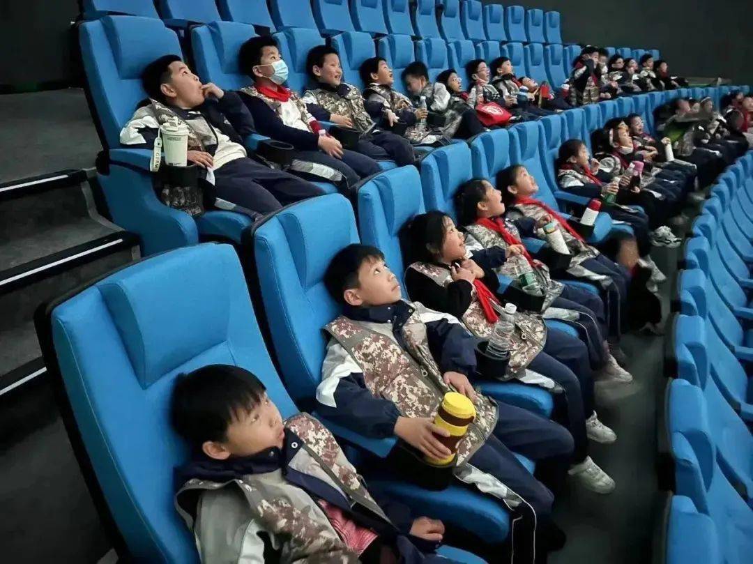 【品格·德育】畅游科技馆 体验科技魅力——海门区第一实验小学二