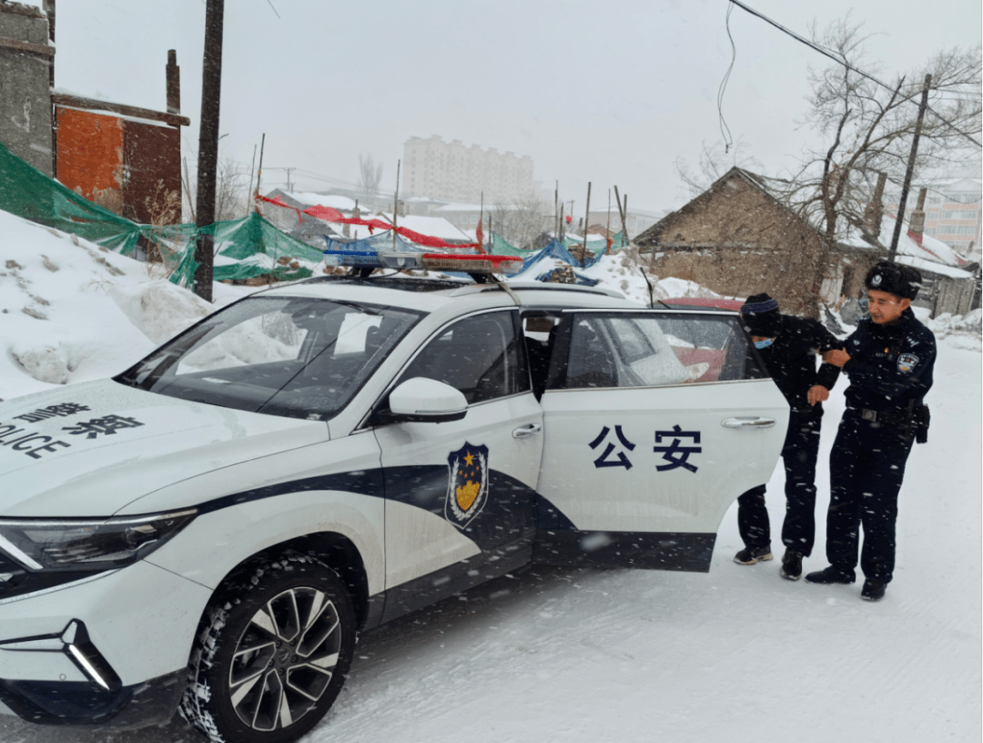 9时许,尚志市局红光派出所民警在巡逻时发现了一位走失老人,将其扶上