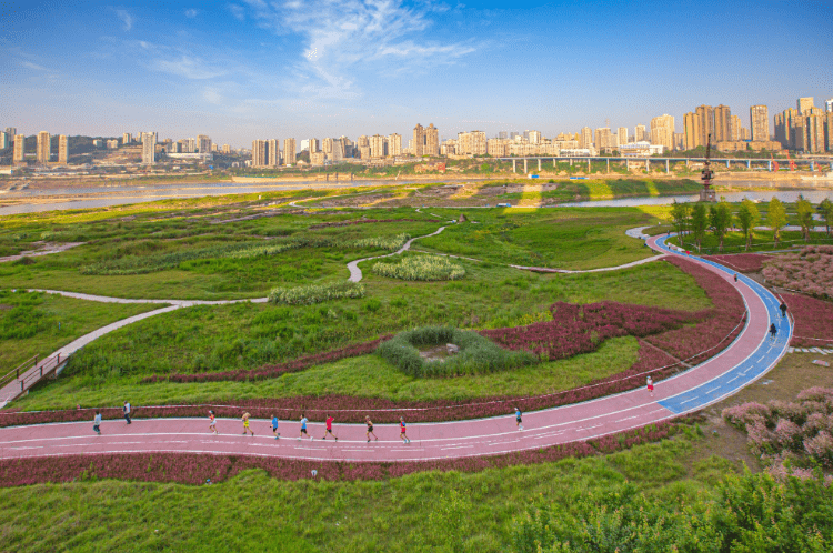 南濱路作者:胡興波作品名:九倒拐的健步走拍攝地點:墊江縣澄溪鎮作者