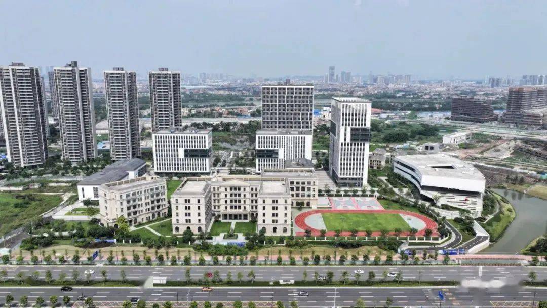 在建中的新高中北滘实验中学项目位于顺德北滘莘村东路以西,于今年3月