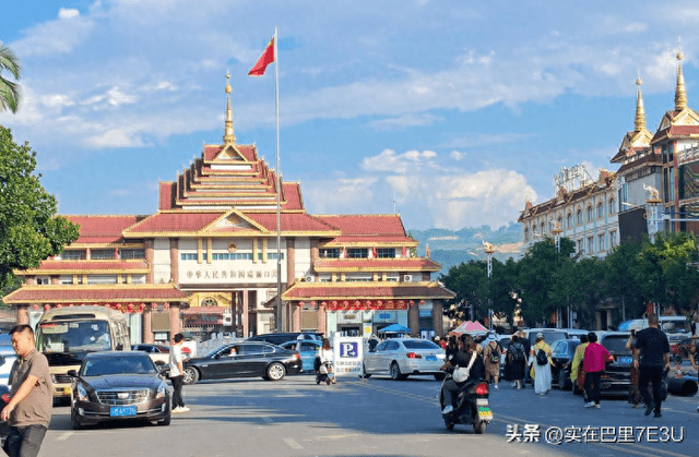 缅北金三角口岸遇袭,无人机发动空袭,大批中国卡车烧毁