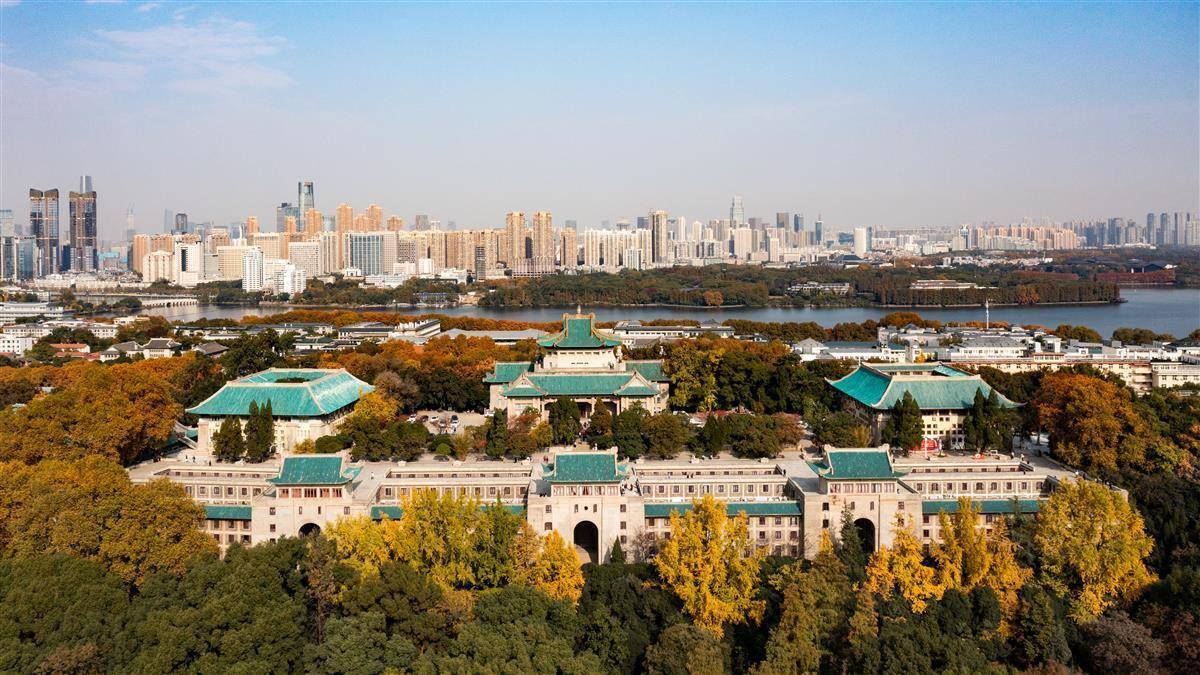 珞珈山上秋意浓_武汉_校园_来源