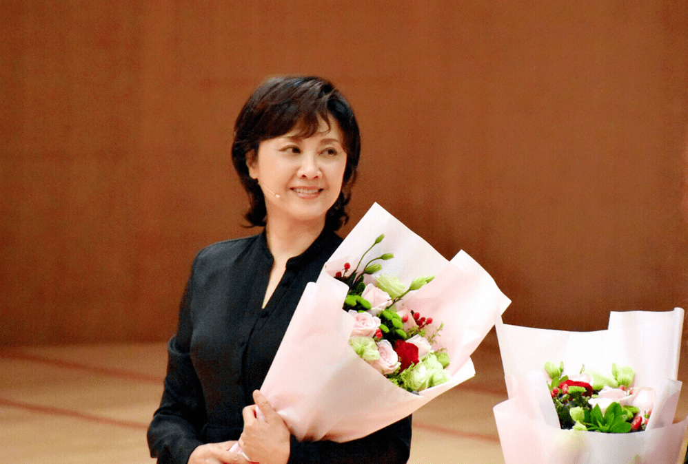 看见71岁朱琳老去的模样,才发现:"女儿国国王"八十年代大陆第一美人名