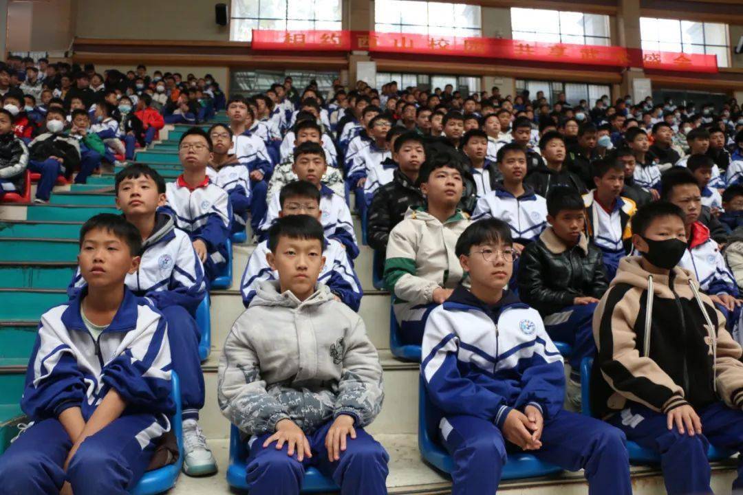 江西省西山学校举行"珍爱生命 应对挫折"校园专题讲座活动_生活_邓宇