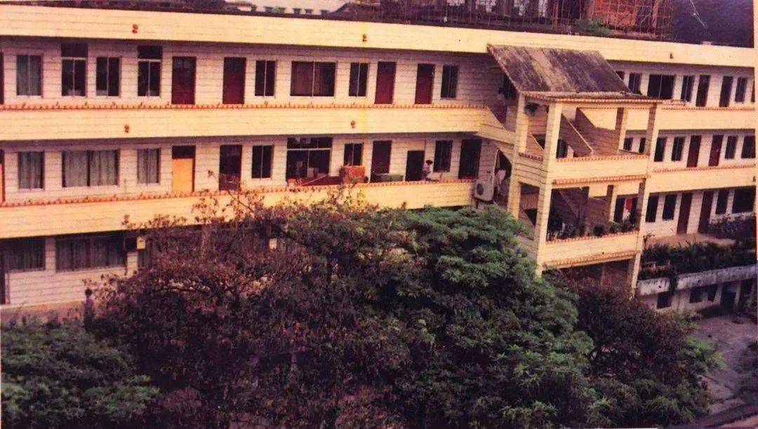 老照片的故事:来睇睇90年代罗城镇中学的辉煌岁月_罗定_教学大楼_职业