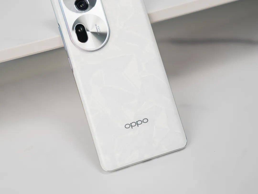 用了OPPO Reno11之后，他可能是够用党的新选择。