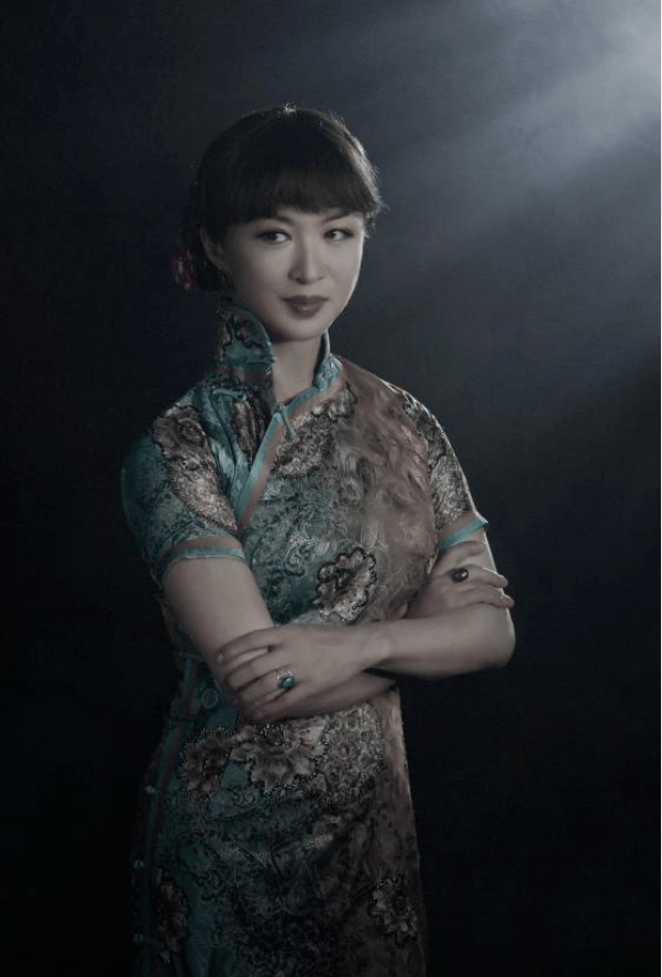 金星饰演陈白露/翠喜何铭海饰演方达生罗曦饰演潘月亭刘淑文饰演小