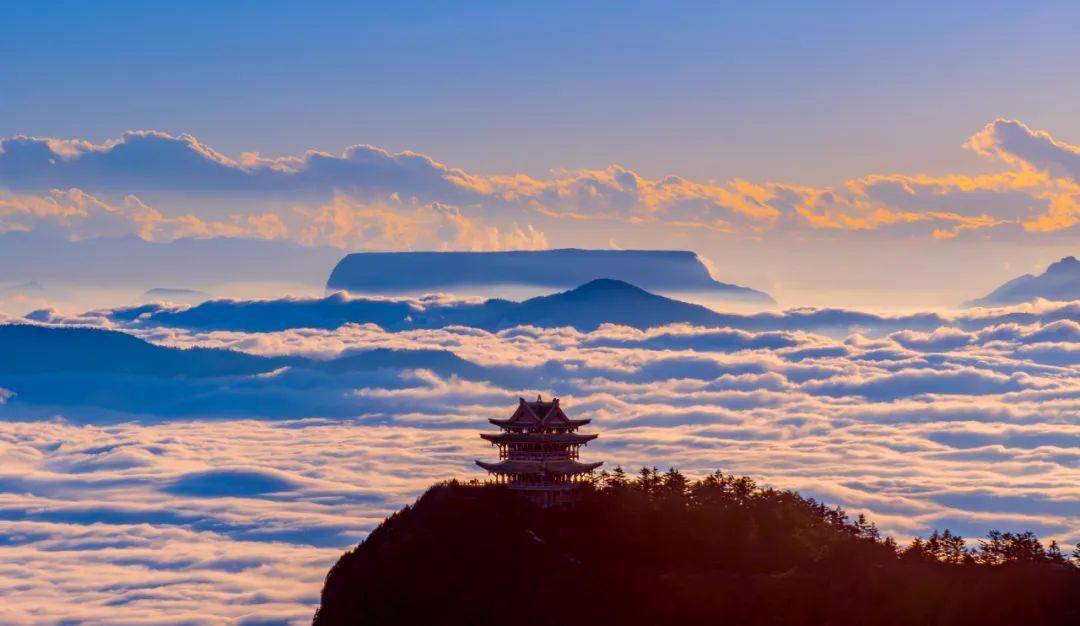 峨眉山云海全景图图片