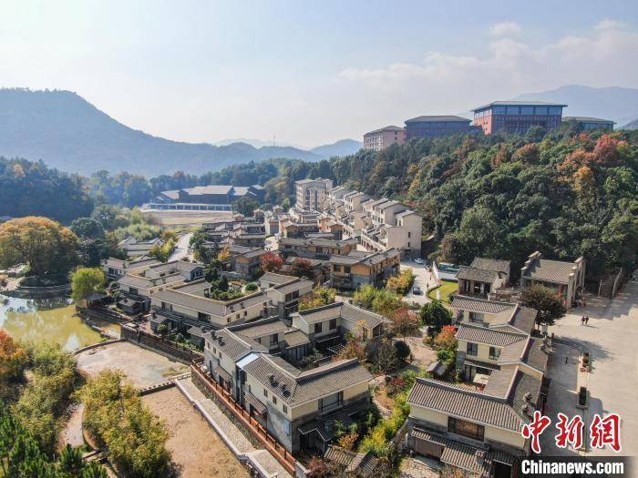 探访江西会昌和君小镇 "红""绿"交相辉映助力乡村振兴_刘力鑫_客家