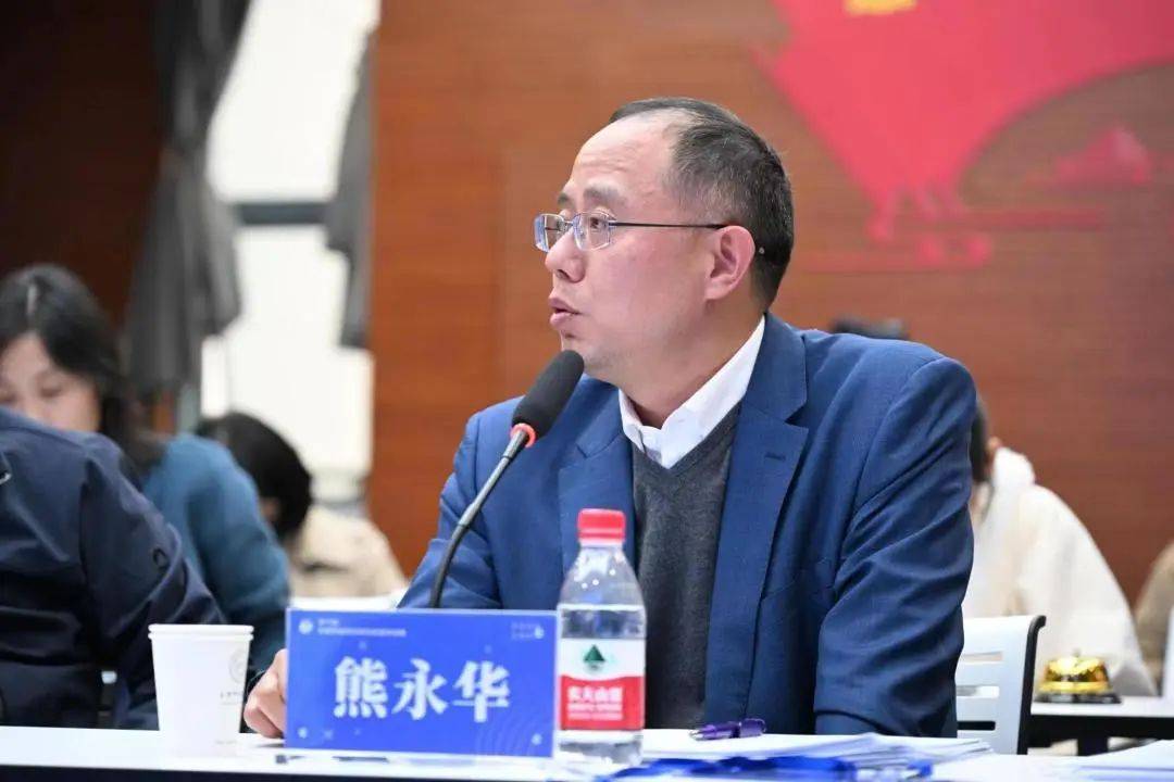 大赛邀请了武汉大学生命科学学院副院长谢志雄教授,武昌区生物学科