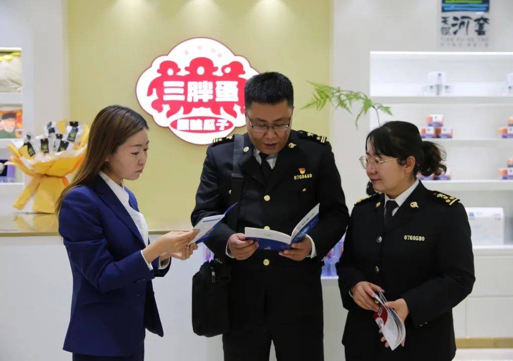 乌拉特海关打造塞上"海"关政务公开品牌_企业_宣传册_普法