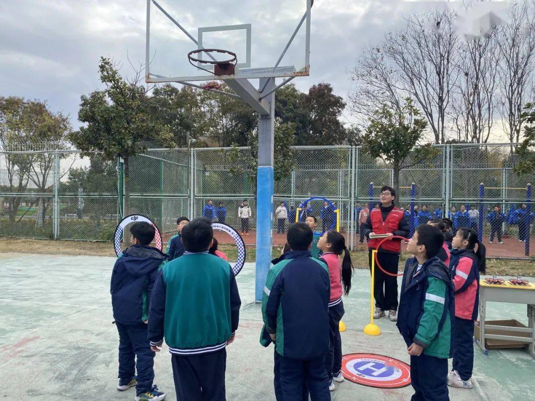 巢湖春晖学校校服图片