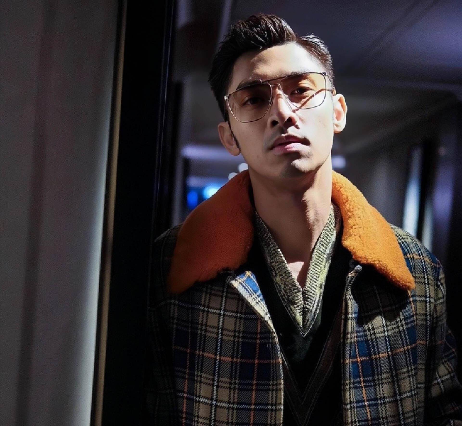 恭喜!香港知名男星晒照宣布结婚,送一捆20万现金被指炫富-月光资讯网