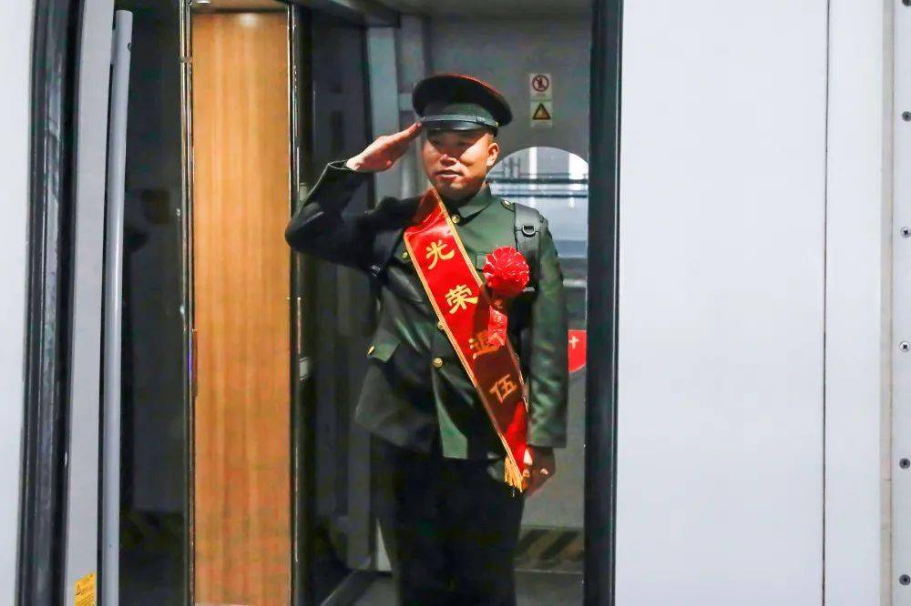 说好不哭,还是没忍住!_杨超_魏承旭_刘志勇