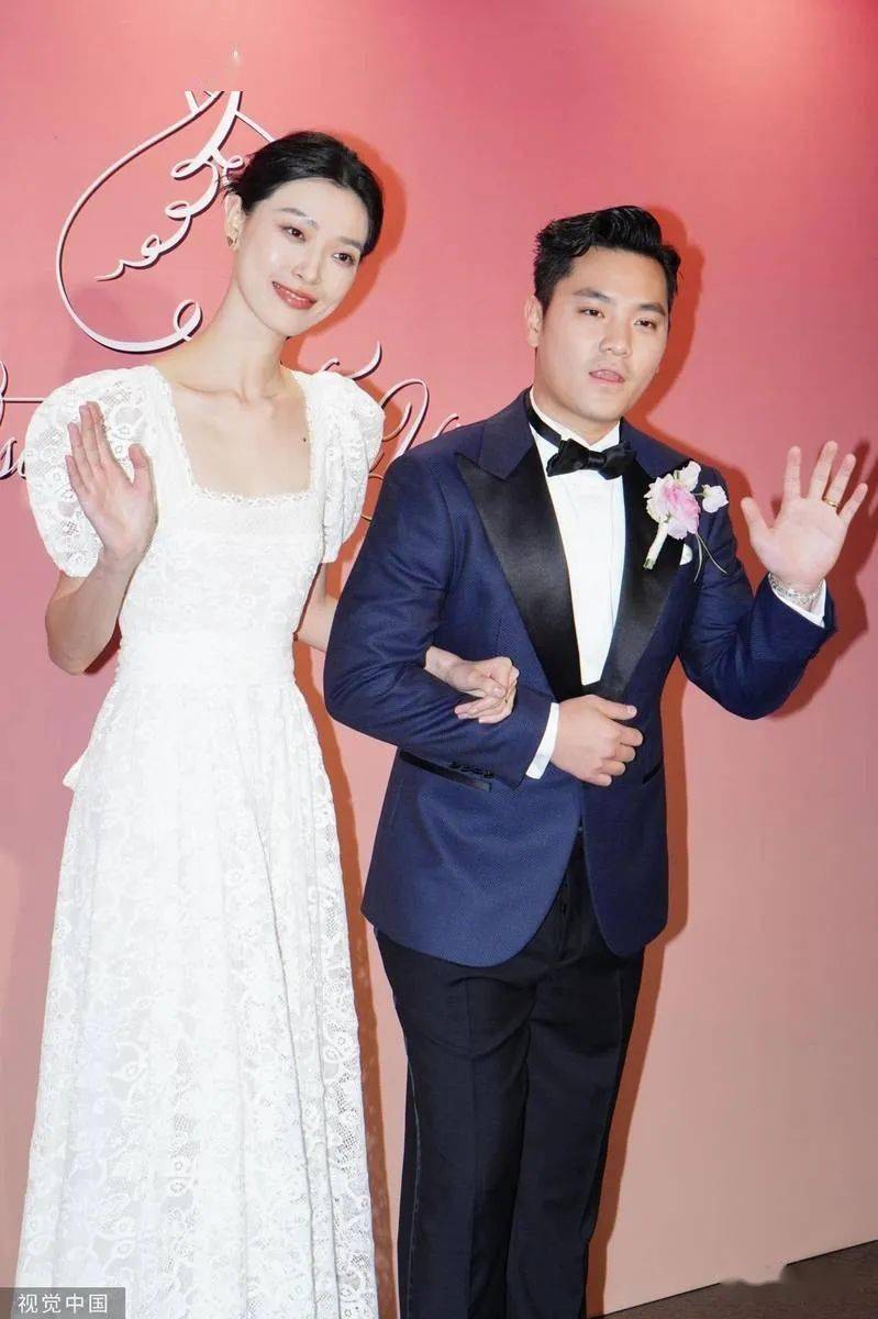 张艾嘉之子与超模游天翼举行婚礼 现场热吻太甜蜜_王令尘_来源_娱乐