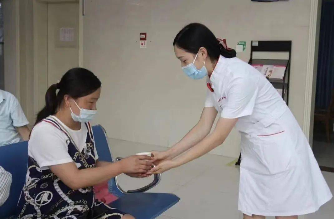 在该院孕产保健一站式服务中心,挂号,建卡,咨询,抽血化验,b超检查