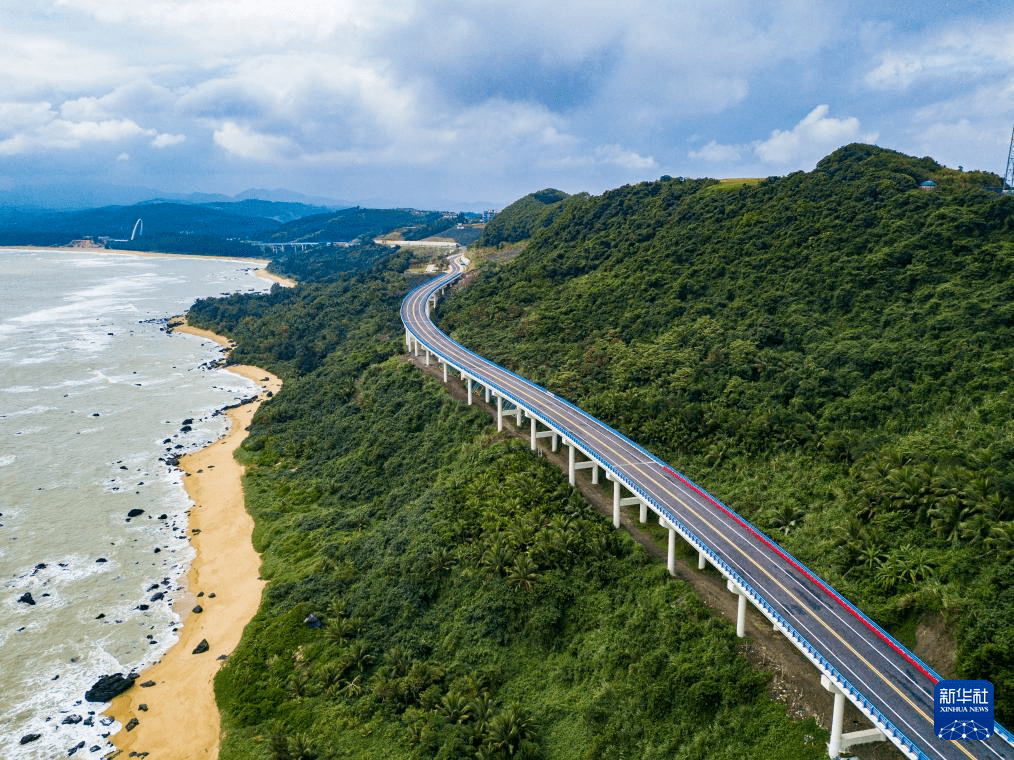 央媒看万宁 | 海南环岛旅游公路万宁段：山海相伴 路在画中