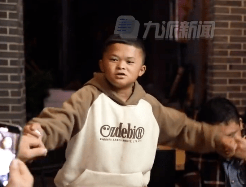 "小马云"已上初中,周末配合拍视频_范小勤_流量_直播