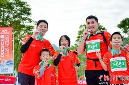 赛事组委会 供图经过激烈的角逐,男子10km逍遥组冠军刘继楠,成绩为1