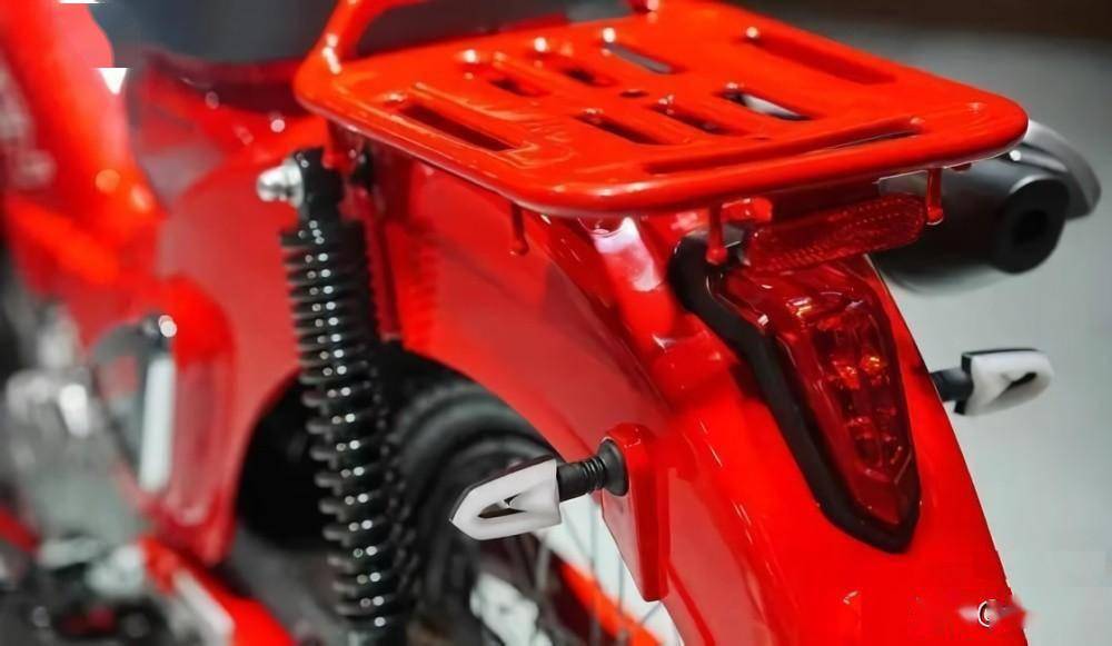 实事求是的说,宗申野米在产品定位上,与日系经典车型cross cub 110有