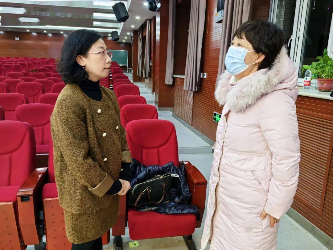 宣讲活动后,李峥主任接受了部分学生,教师,家长的个性化咨询.