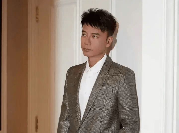 李克勤怎么变成这样了?