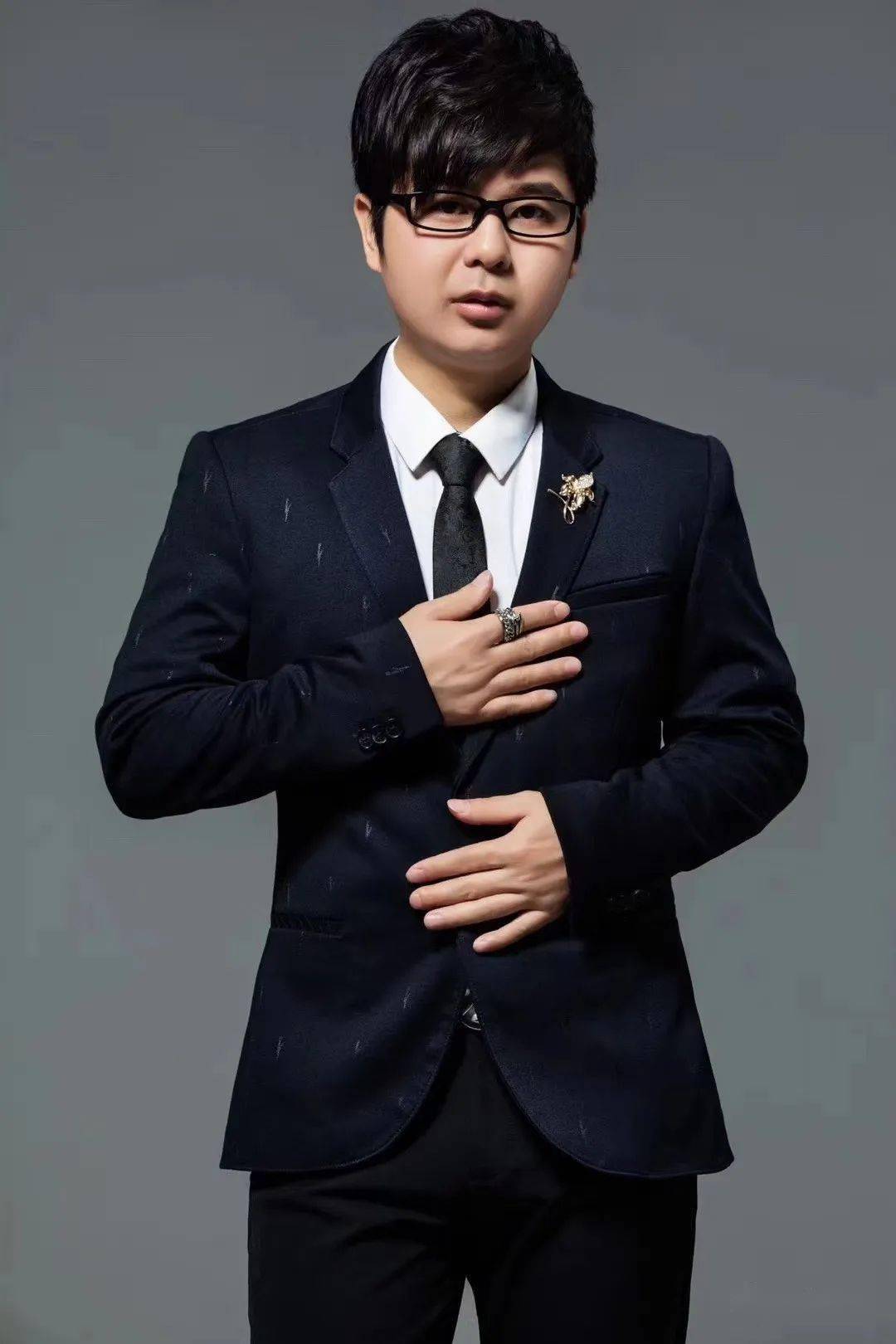 姜玉阳,中国内地男歌手.