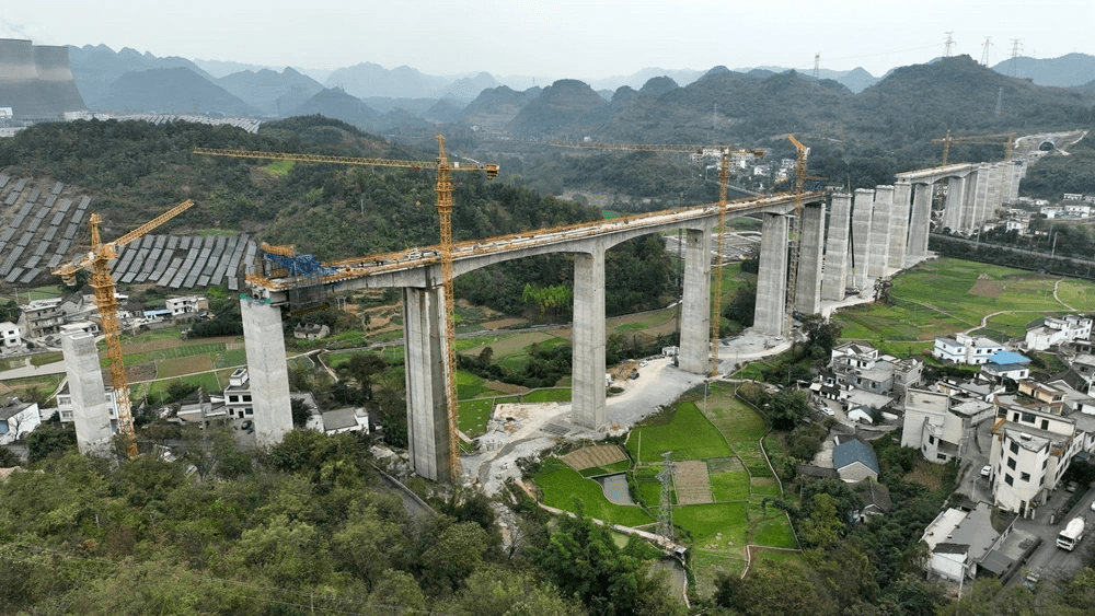 盤興鐵路清水河鎮特大橋連續梁順利合龍_施工_項目_工程