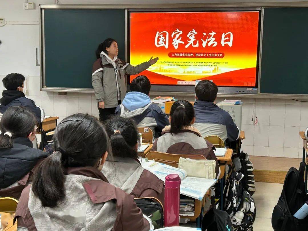 法治建设在行动学校积极动员学生参加"学宪法 讲宪法"网上学习和"宪法