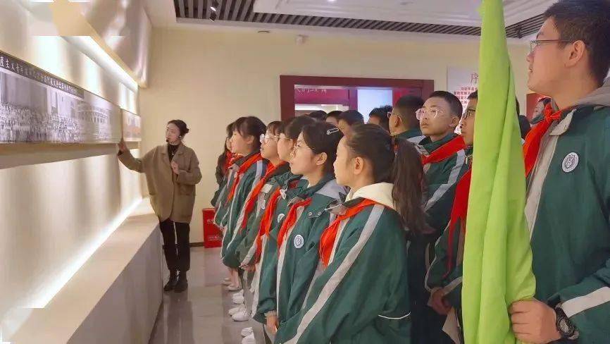 知"成长课堂第三季暨"书万卷"阅读活动在都江堰市塔子坝中学拉开序幕
