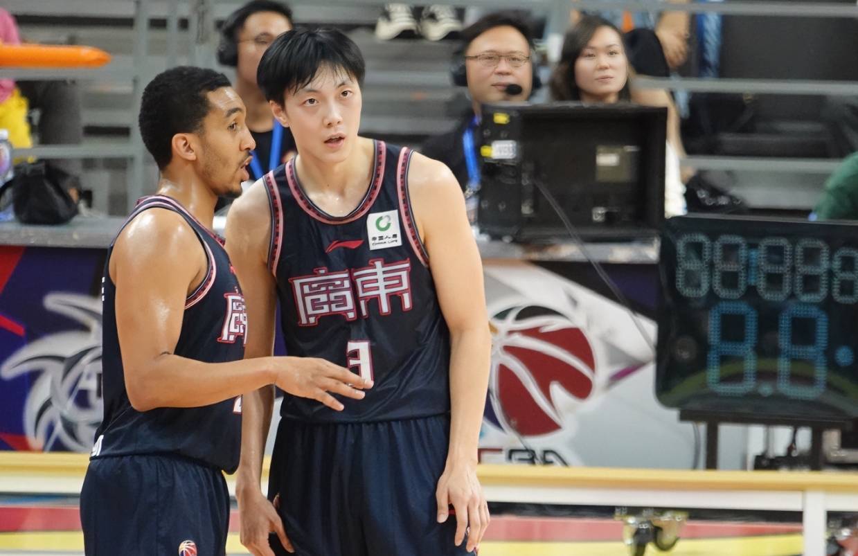 胡明轩伤情更新!威姆斯回归遇阻力!广东队客战北京遇两大难题!