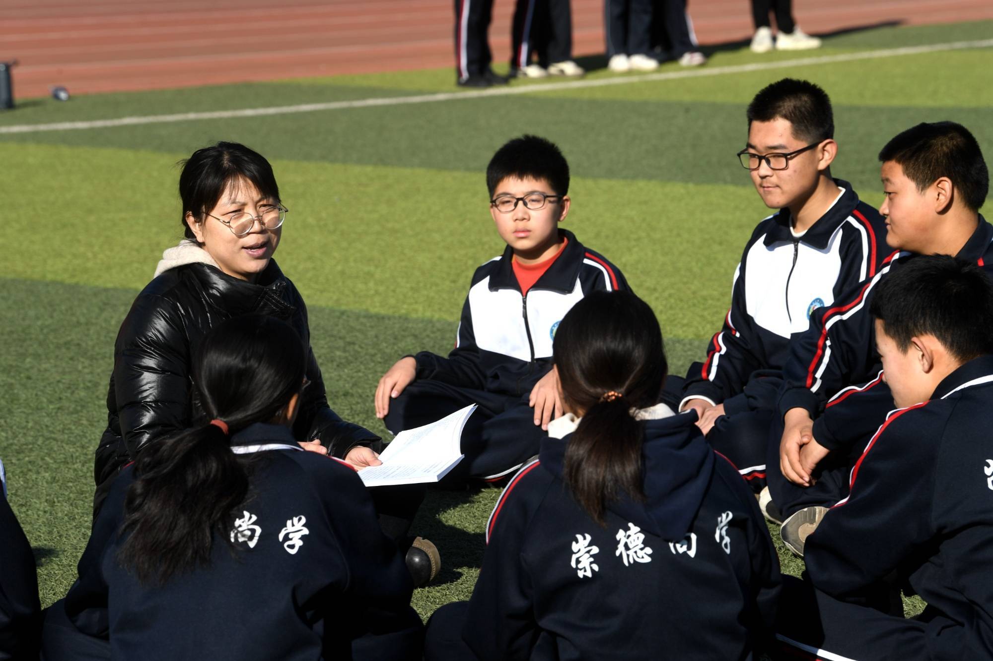 饶阳县教育局建立了学校党支部书记,校长带头,以学科教师为主导,以