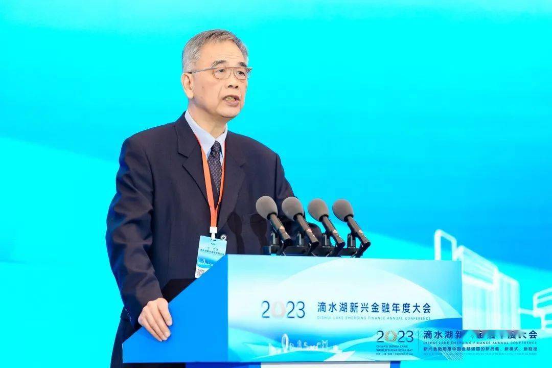 陈金山表示,自2022首届滴水湖金融大会召开,临港新兴金融机构加快聚集