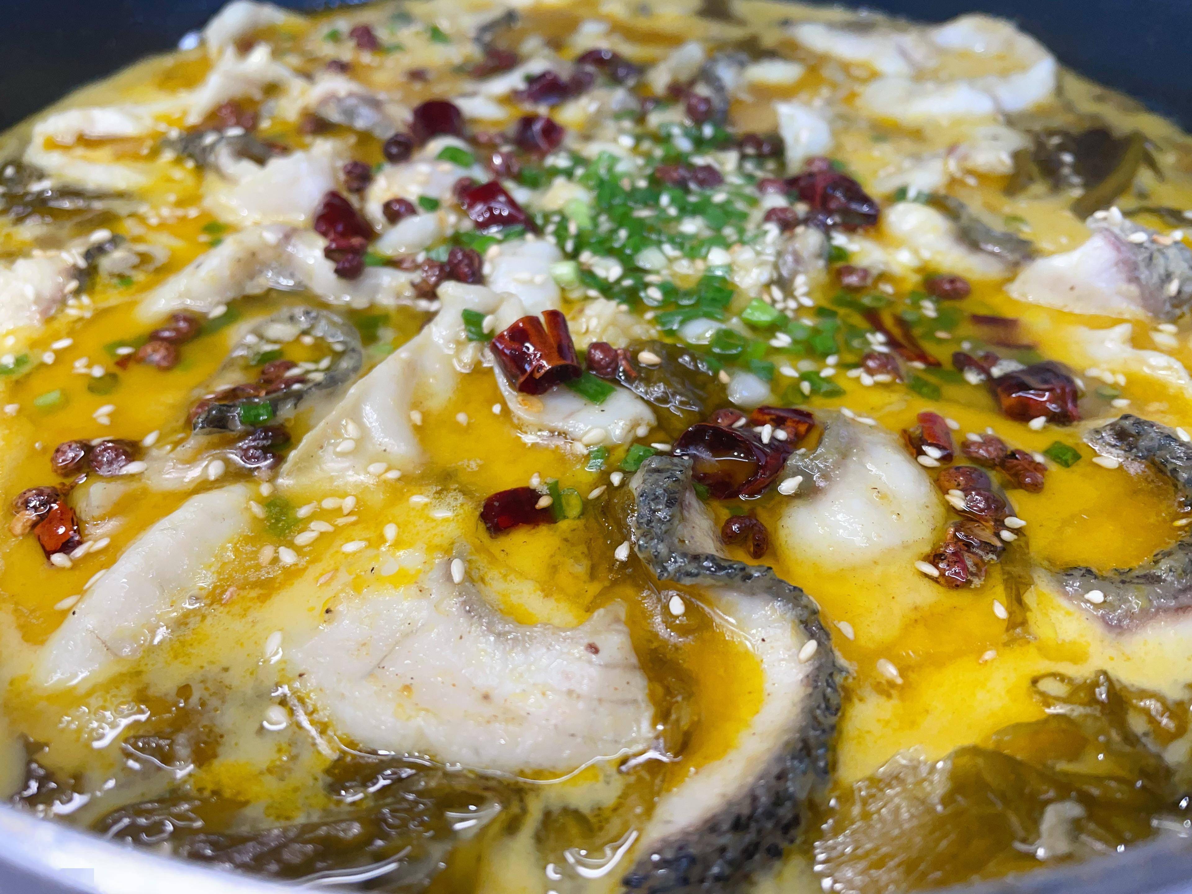 天冷最爱吃酸菜鱼,这是懒人酸菜鱼的做法,吃完浑身暖乎乎