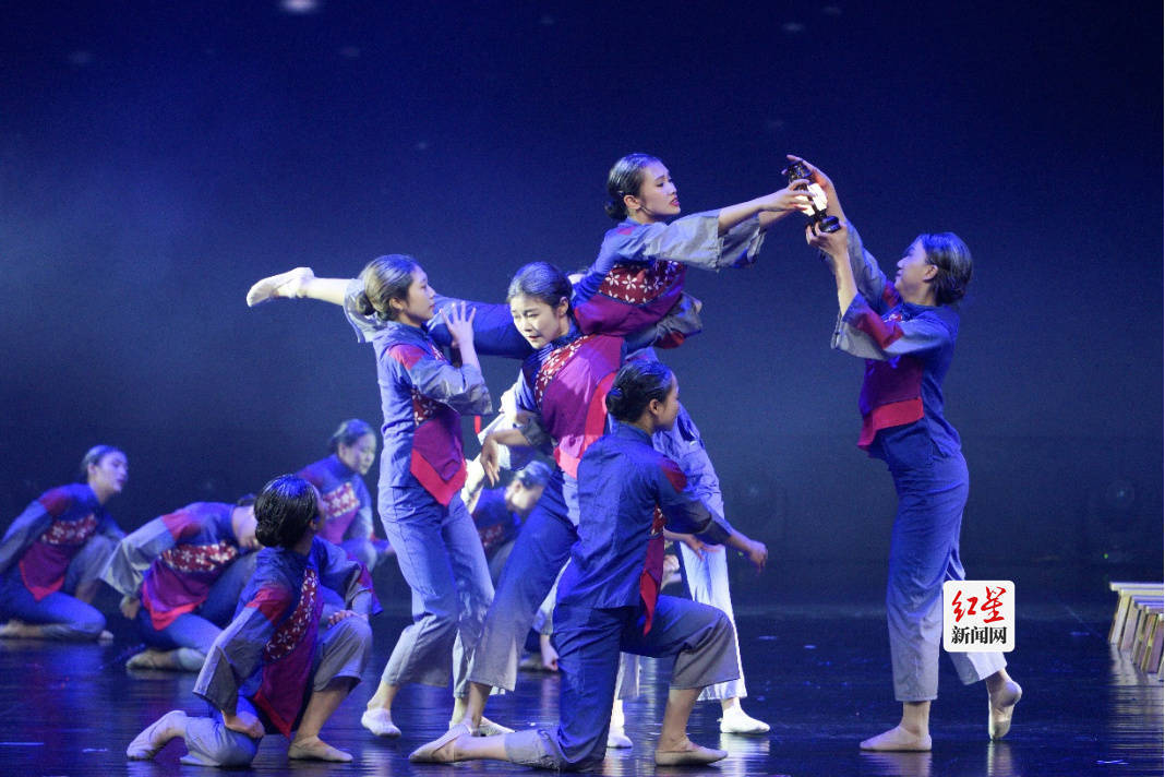 《呐喊》,音乐与舞蹈学院师生表演了舞蹈《南京·亮》,电视学院,管理