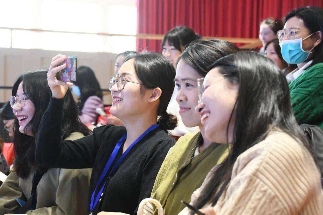 67这里没有老师,只有诗人——长辫子老师的"创意写作"听课感 | 广州