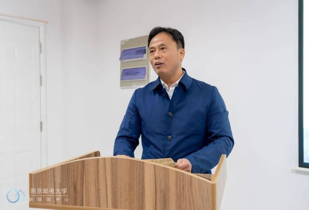 各代表讲话生平照片精选高斌教授与2003年毕业生杨加密合影2004级硕士