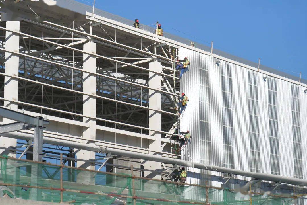 【聚焦华三】华三项目圆满完成土建工程 进入设备设施安装阶段_施工