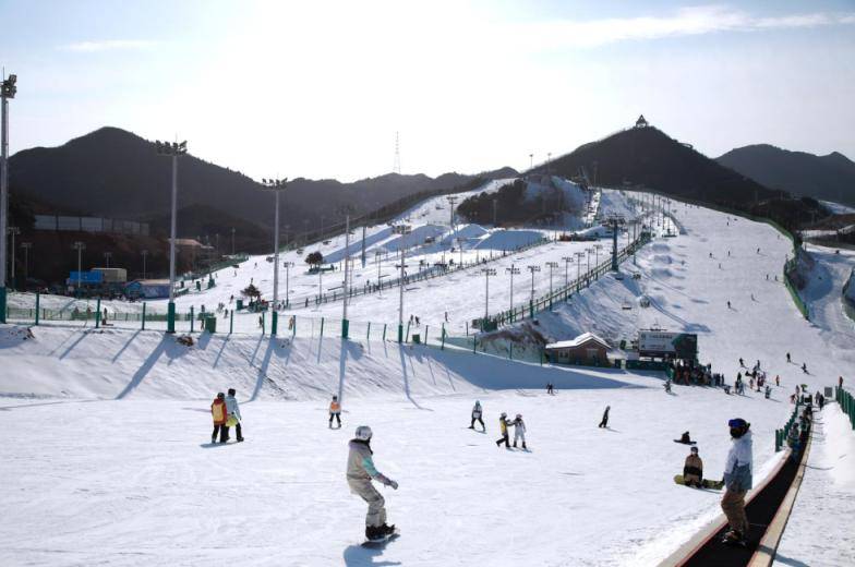 京郊各大滑雪場開板迎客,新雪季活力四射_南山_冬奧_公園