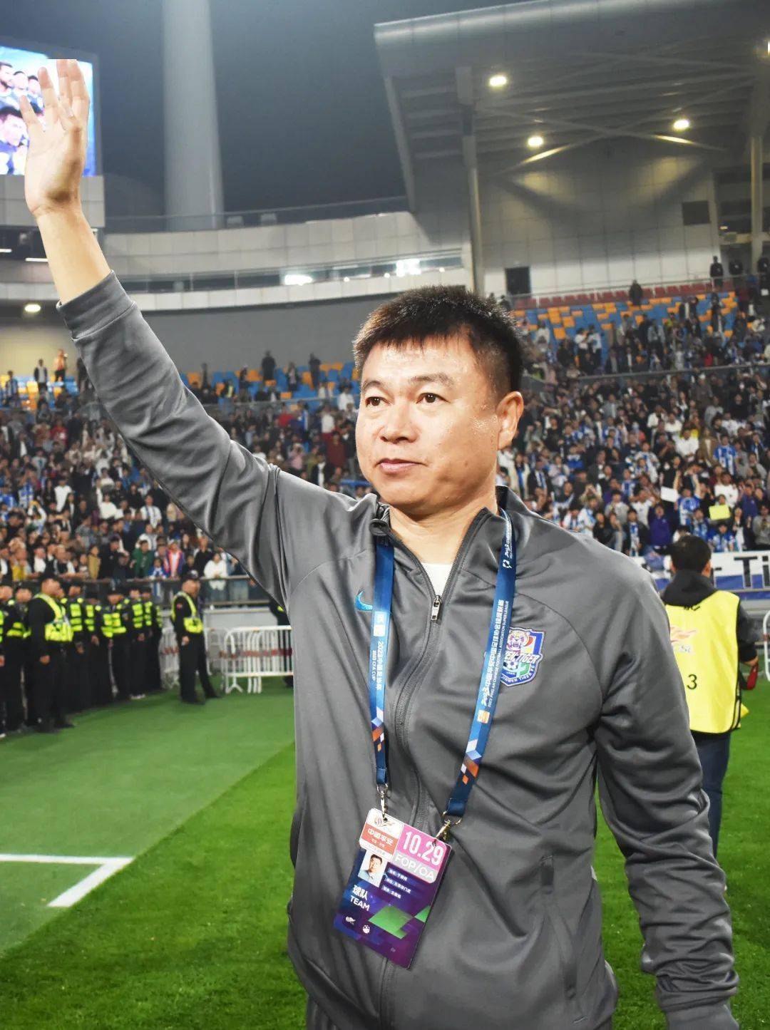 中超最佳教练球员候选出炉 快来为于根伟和罗萨投上一票!