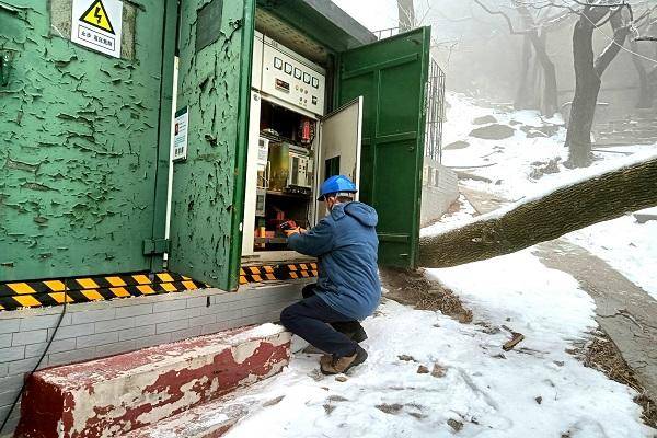 国网泰安供电公司:雪后特巡泰山,保障客户安全用电_设备_天气_负荷