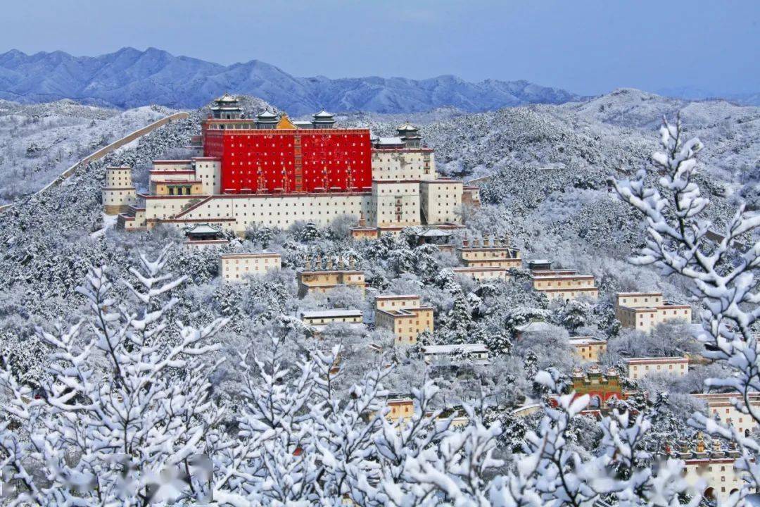 无需远行西藏跋涉雪域,在这里承德外八庙也能享受布达拉宫的即视感.