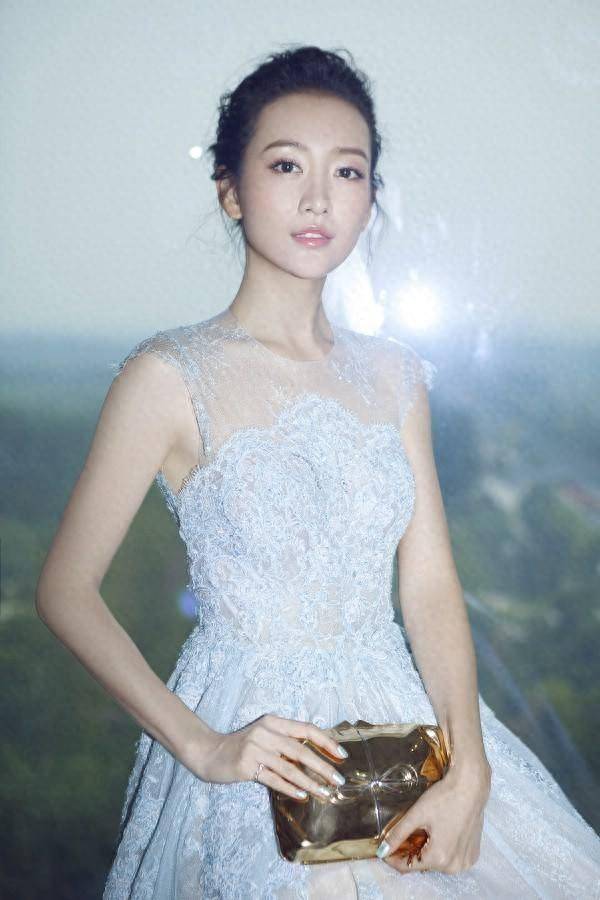 现世报来了,40岁王鸥丑闻遭到曝光,这次她的遮羞布被彻底扒光_刘恺威