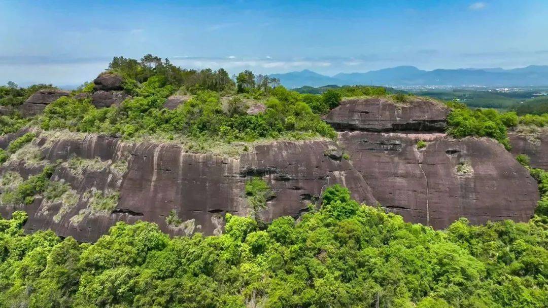 觀音閣·馬鞍山其中,位於石壩鎮羅洞村丹霞地貌景區面積約10000畝,由