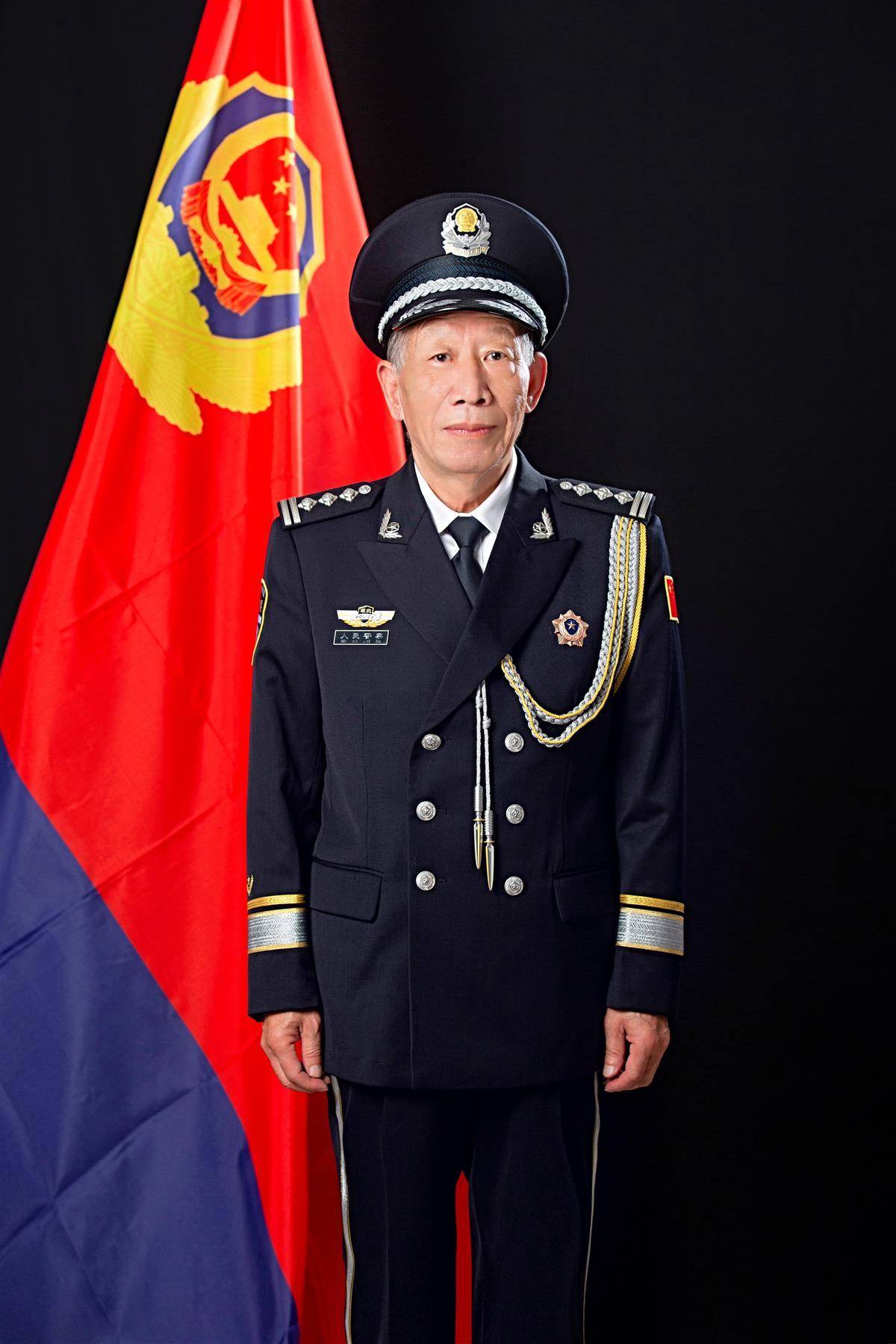 退休13年,他仍心系岗位_李光雄_摄影_孝感市