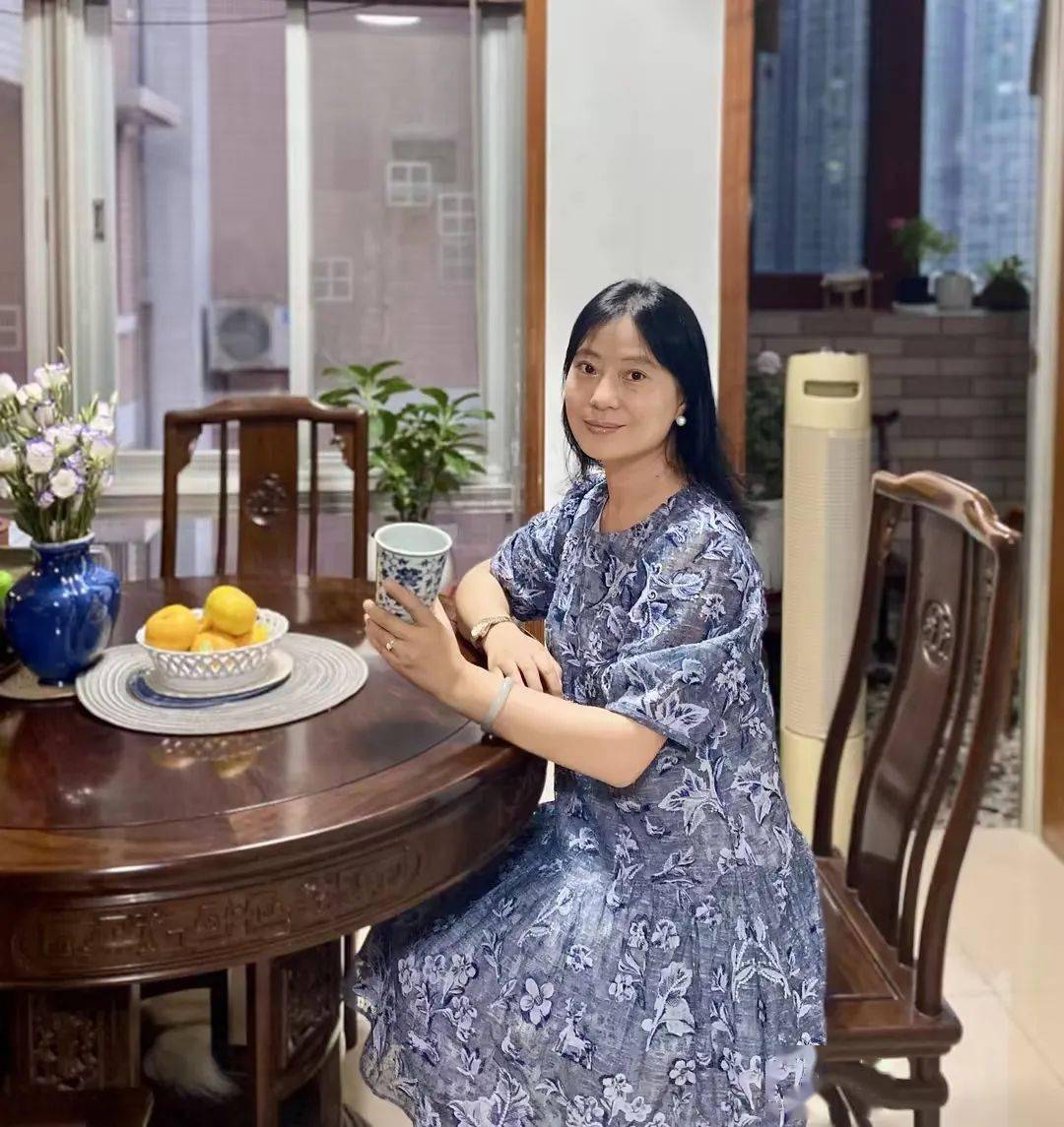 广州大学 法学院 吴玉梅老师▼点击查收老师寄语寄语:尽心尽力,撇静