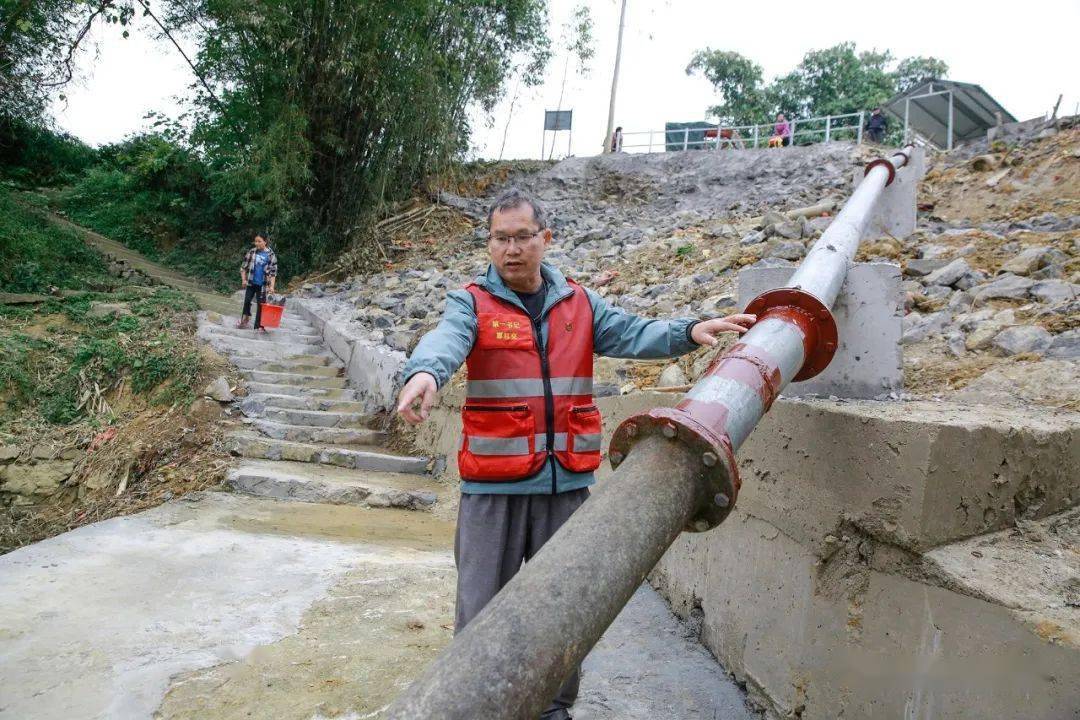 當地群眾爭取到了上級資金修建了使用水動能抽水灌溉農田的水輪泵