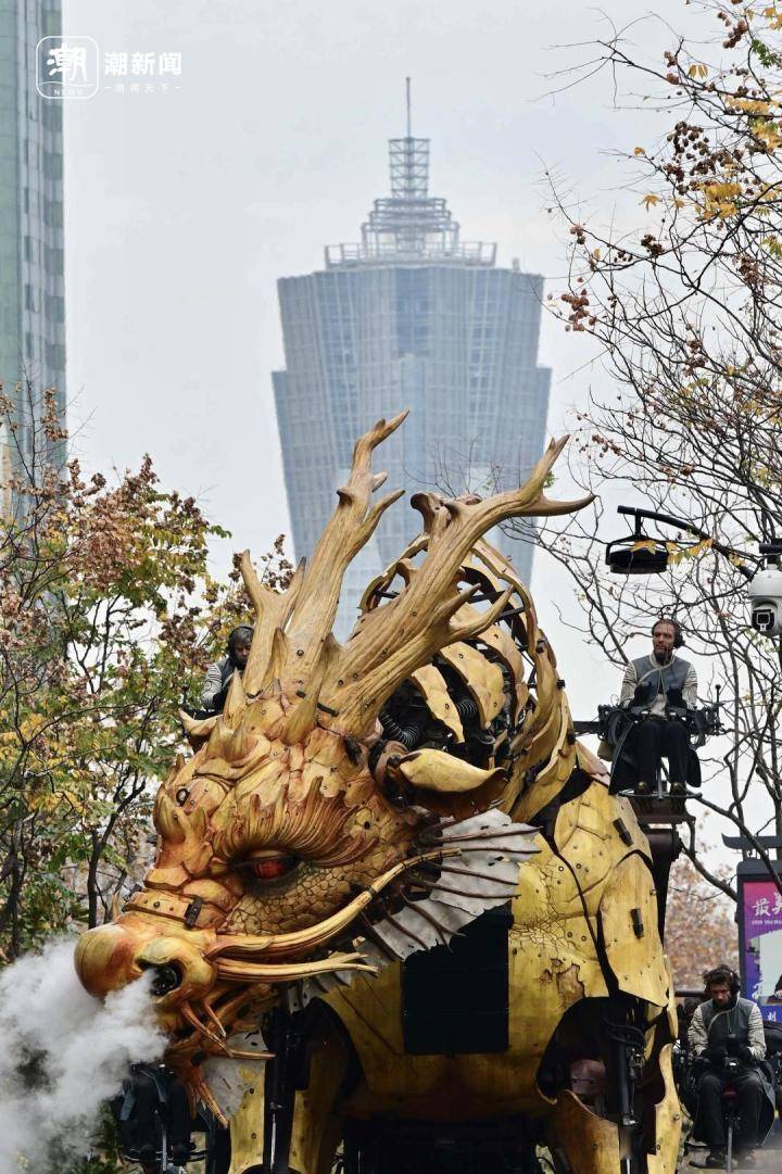 "龙马精神"杭州巡演 龙头马身"福兽"引万人空巷_中法_世界_机械