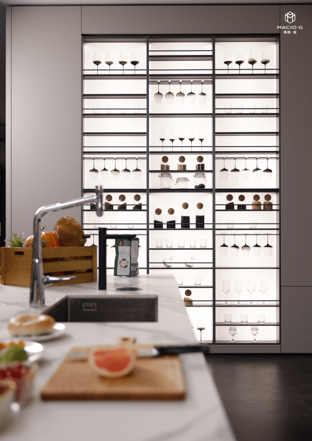 玛格·极丨奢感酒柜,生活溢彩流光