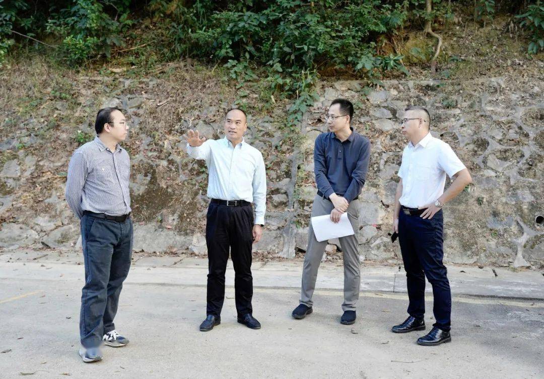 12月15日,三乡镇党委书记郭明星带队深入山林开展冬春森林防灭火检查